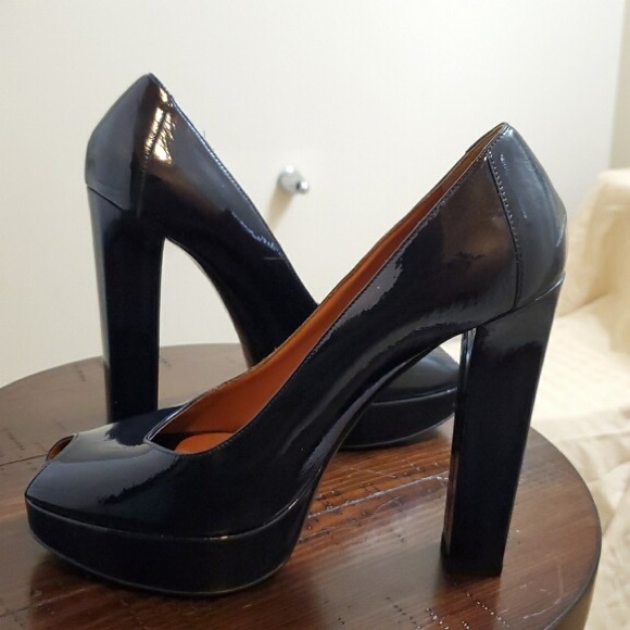 Lanvin Patent Leather Peep-Toe Pumps👠 - Picture 3 of 4